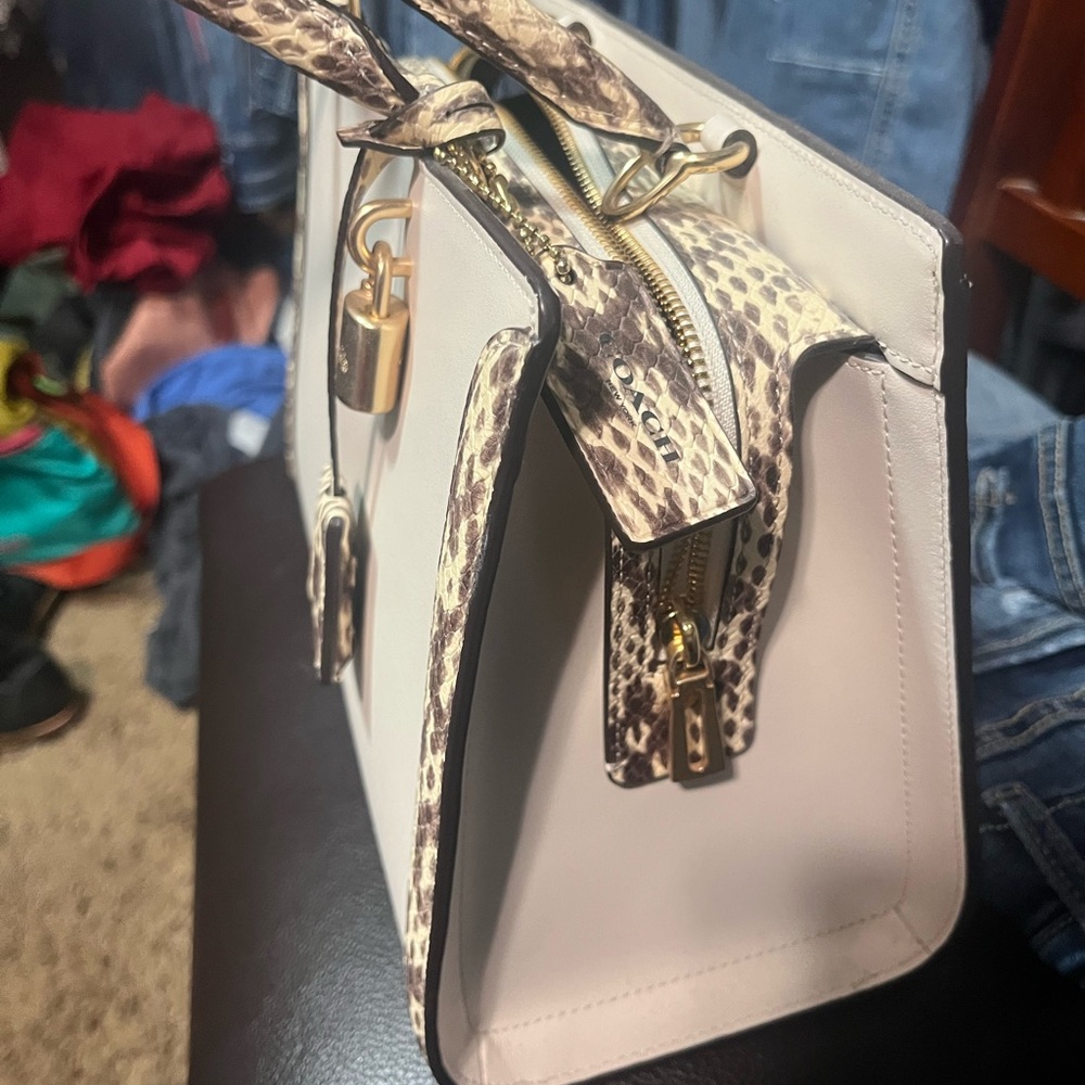 Coach snake skin Cream and Gold Logo Handbag brand new - Picture 7 of 9